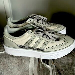 Adidas gray snakeskin womens sneaker size -6